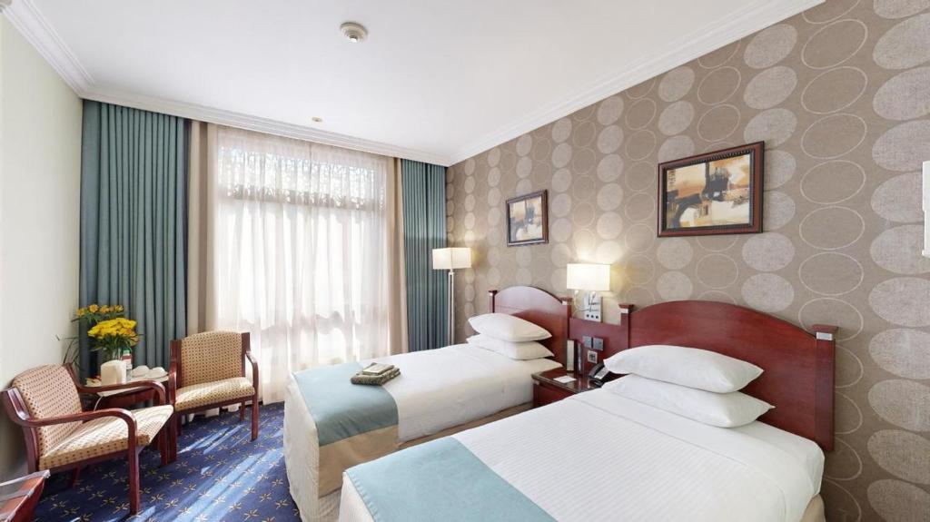 Leader Al Muna kareem