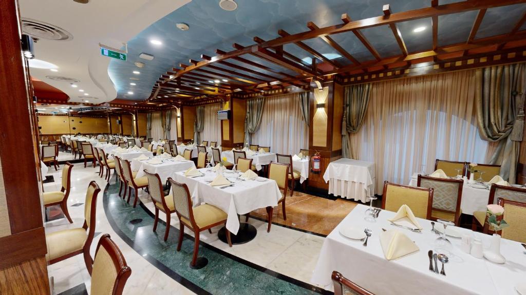 Leader Al Muna kareem