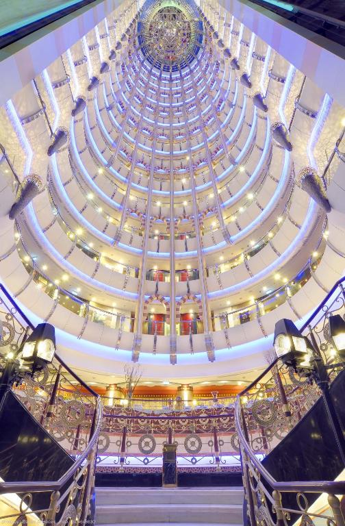 Leader Al Muna kareem